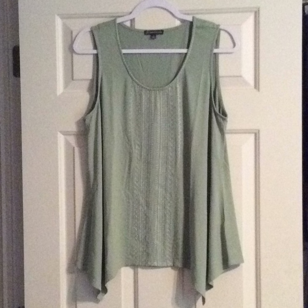 🌟 BUNDLE 3 For $12 - Adrianna Papell - Soft Green